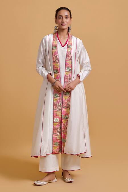 Gulabo By Abu Sandeep_Off White Chanderi Embroidery V-, Round Jacket Kurta Pant Set _at_Aza_Fashions