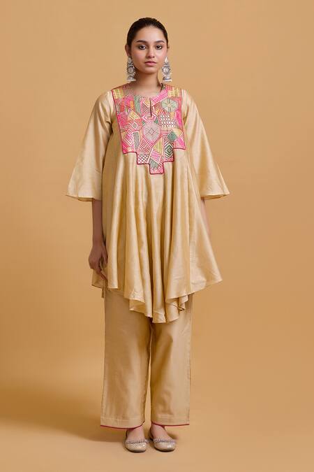 Buy_Gulabo By Abu Sandeep_Beige Chanderi Embroidery Round Neck Kurta Pant Set _Online_at_Aza_Fashions