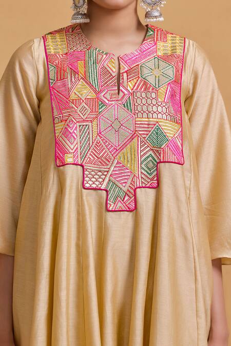 Gulabo By Abu Sandeep_Beige Chanderi Embroidery Round Neck Kurta Pant Set _at_Aza_Fashions