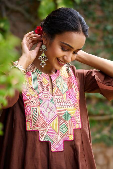 Gulabo By Abu Sandeep_Brown Chanderi Embroidery Keyhole Neck Kurta Pant Set _at_Aza_Fashions