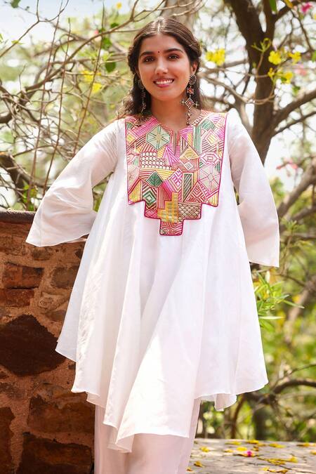 Gulabo By Abu Sandeep_Off White Chanderi Embroidery Round Neck Designer Kurta Pant Set _at_Aza_Fashions