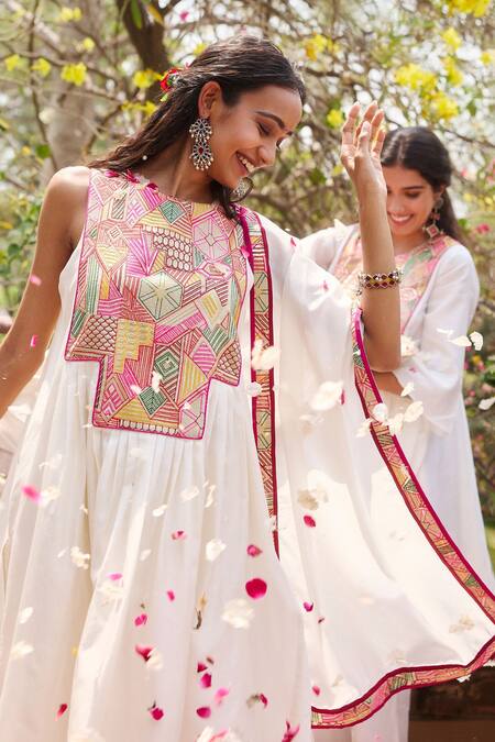 Gulabo By Abu Sandeep_Off White Chanderi Embroidery Round Neck Designer Kurta Pant Set _at_Aza_Fashions