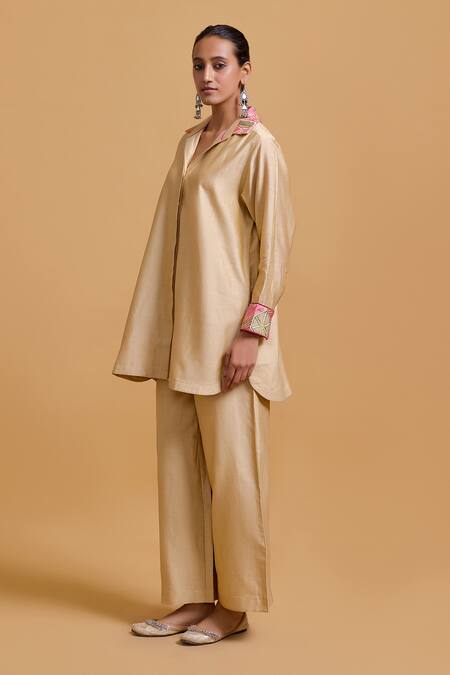 Gulabo By Abu Sandeep_Beige Chanderi Embroidery Collared Shirt And Pant Set _at_Aza_Fashions