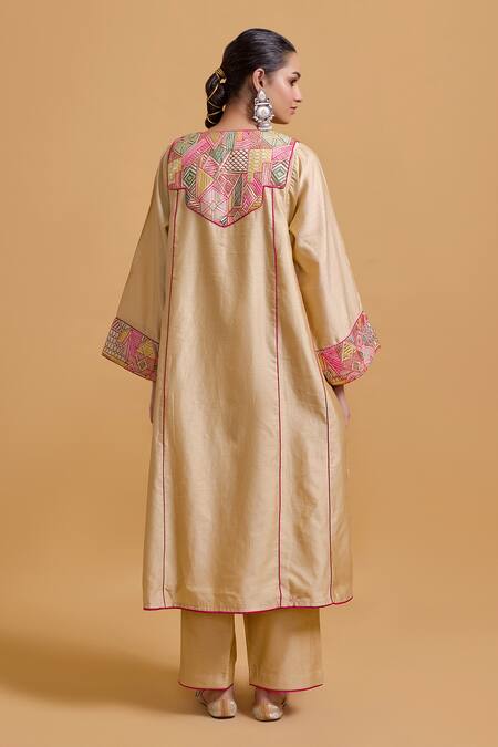 Buy_Gulabo By Abu Sandeep_Beige Chanderi Embroidery V-neck Kurta Pant Set _Online_at_Aza_Fashions