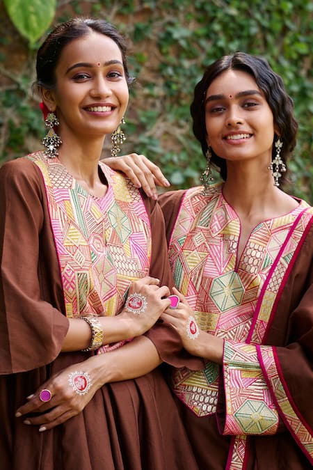 Buy_Gulabo By Abu Sandeep_Brown Chanderi Embroidery Split V-neck Kurta Pant Set 