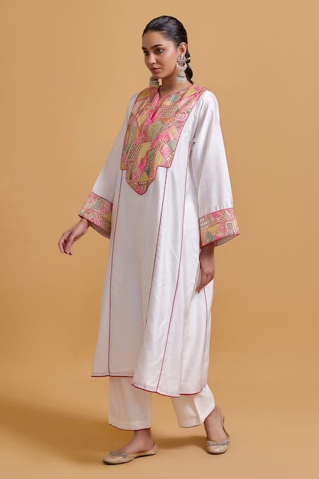 Gulabo By Abu Sandeep_Off White Chanderi Embroidery Split V-neck Kurta And Pant Set _Online_at_Aza_Fashions