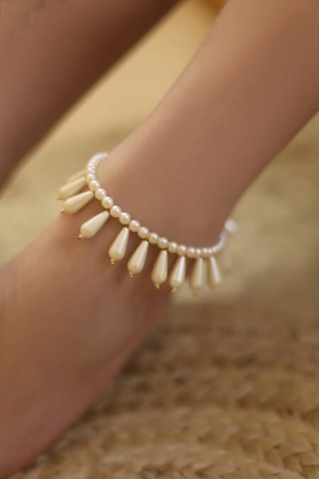 Dugran By Dugristyle_Cream Pearls, Stones Ivory Gold-plated Anklet _Online_at_Aza_Fashions