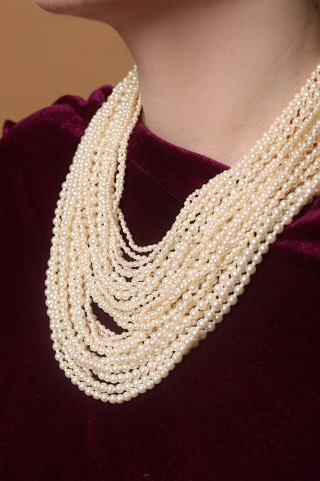 Shop_Dugran By Dugristyle_Cream Alabaster Kiss Gold-plated Necklace