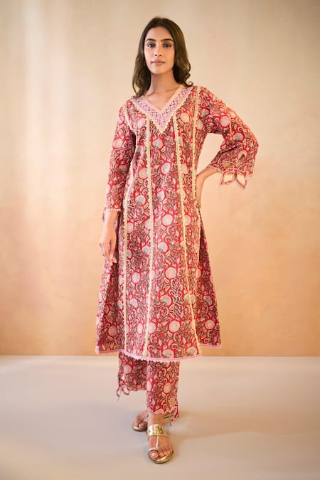 Nero India Pink Cotton Cut Work V-neck Rosy Chintz Kurta And Pants