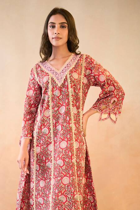 Shop Nero India Pink Cotton Cut Work V-neck Rosy Chintz Kurta And Pants Online at Aza Fashions Shop_Nero India_Pink Cotton Cut Work V-neck Rosy Chintz Kurta And Pants _Online_at_Aza_Fashions