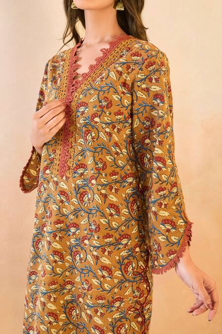 Buy Nero India Brown Cotton Embroidery V-neck Petal Scallop Kurta And Pant Online at Aza Fashions Buy_Nero India_Brown Cotton Embroidery V-neck Petal Scallop Kurta And Pant _Online_at_Aza_Fashions