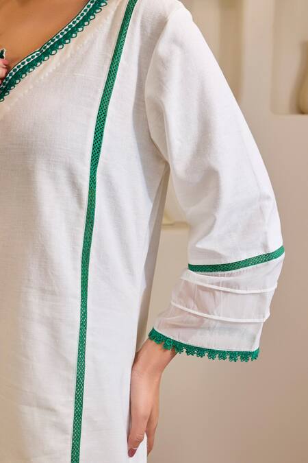 Nero India_White Handloom Cotton Embroidery V-neck Emerald Rose Khaadi Set _at_Aza_Fashions