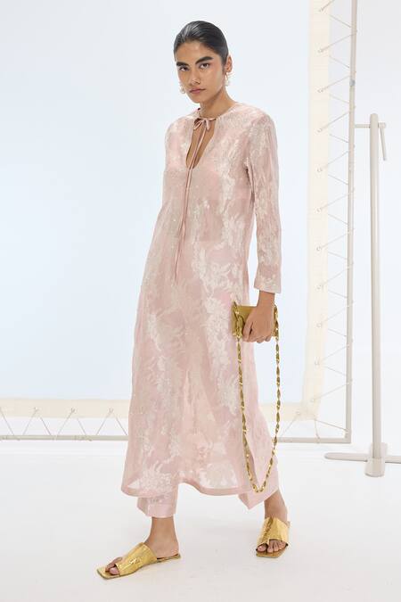 Ekaya Banaras_Peach Organza, Silk Pearls Keyhole Neck The Diana Kurta Set _Online_at_Aza_Fashions
