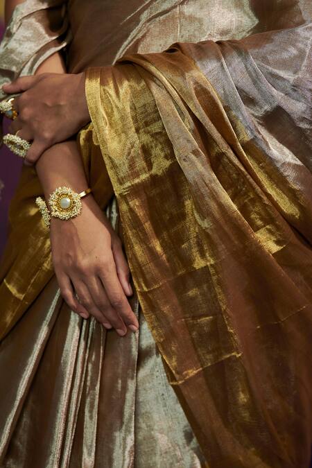 Dressfolk Silver Tissue V-neck Handloom Designer Saree Set at Aza Fashions Dressfolk_Silver Tissue V-neck Handloom Designer Saree Set_at_Aza_Fashions