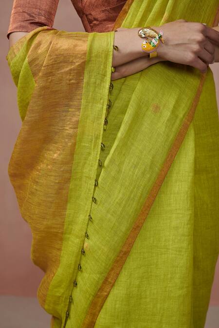 Buy_Dressfolk_Green Linen V-neck Handloom Saree With Blouse