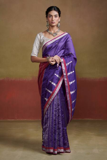 Dressfolk_Purple Silk Embroidery V-neck Padded Handloom Saree Set_at_Aza_Fashions