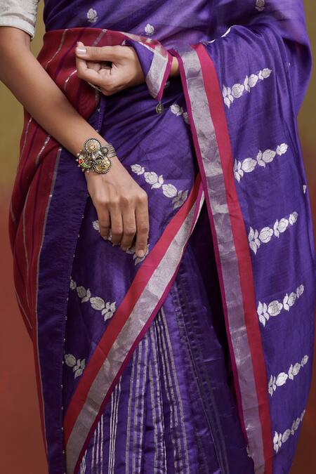Buy_Dressfolk_Purple Silk Embroidery V-neck Padded Handloom Saree Set