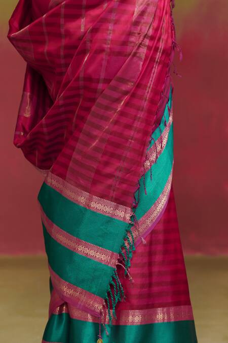 Buy_Dressfolk_Pink Silk Zari V-neck Handloom Saree Set