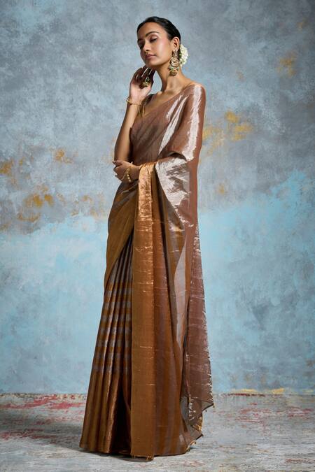 Buy_Dressfolk_Gold Tissue V-neck And Silver Handloom Saree