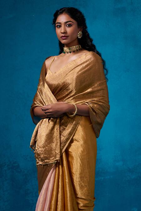 Buy_Dressfolk_Gold Tissue V-neck Handloom Saree Set