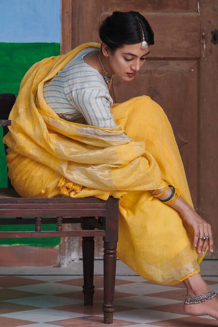 Shop_Dressfolk_Yellow Linen V-neck Handloom Saree Set