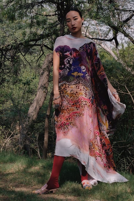 Amka Pink Silk Round Neck Designer Tareli Kaftan In Rose at Aza Fashions Amka_Pink Silk Round Neck Designer Tareli Kaftan In Rose _at_Aza_Fashions