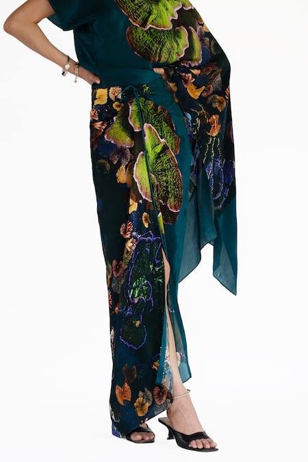 Shop_Amka_Blue Silk Round Neck Midnight Floral Kaftan Set 