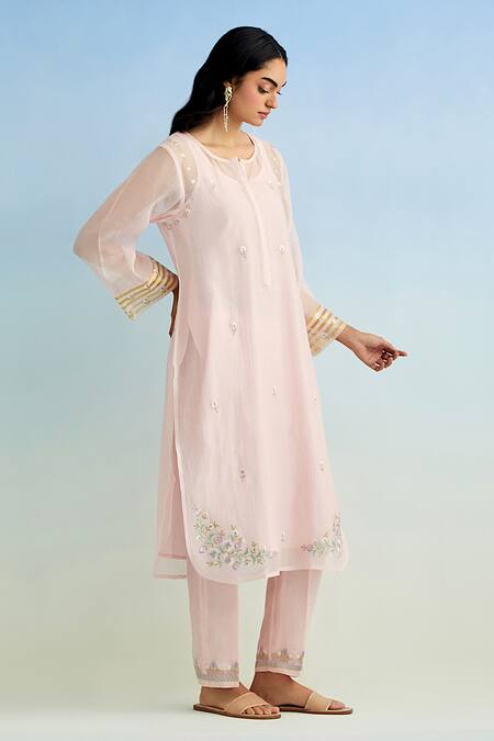 Anantaa By Roohi_Pink Chanderi Embroidery Round Neck Kurta Pant Set _Online_at_Aza_Fashions