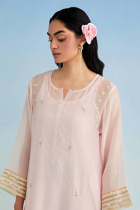 Anantaa By Roohi_Pink Chanderi Embroidery Round Neck Kurta Pant Set _at_Aza_Fashions