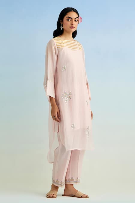 Anantaa By Roohi_Pink Chanderi Embroidery Round Neck Kurta Pant Set _at_Aza_Fashions