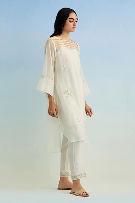 Buy_Anantaa By Roohi_Ivory Chanderi Embroidery Round Neck Kurta Pant Set _Online_at_Aza_Fashions