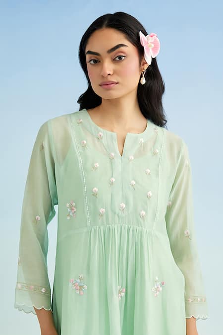 Anantaa By Roohi_Green Chanderi Embroidery Round Neck Kurta Pant Set _at_Aza_Fashions