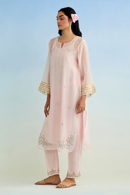 Anantaa By Roohi_Pink Chanderi Embroidery Round Neck Kurta Pant Set _Online_at_Aza_Fashions