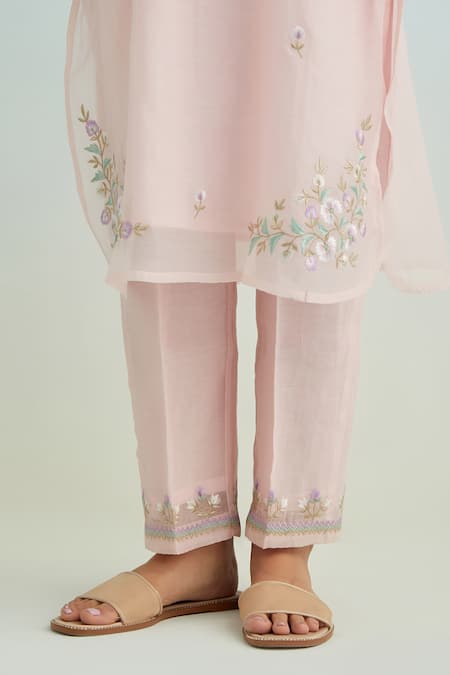Anantaa By Roohi_Pink Chanderi Embroidery Round Neck Kurta Pant Set _at_Aza_Fashions