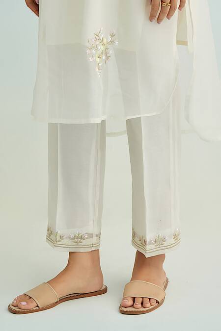 Anantaa By Roohi_Ivory Chanderi Embroidery Round Neck Kurta Set With Yellow Dupatta _at_Aza_Fashions