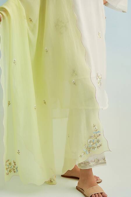 Buy_Anantaa By Roohi_Ivory Chanderi Embroidery Round Neck Kurta Set With Yellow Dupatta 