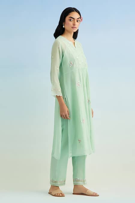 Anantaa By Roohi_Green Chanderi Embroidery Mandarin Collar Kurta Set With Pink Dupatta _Online_at_Aza_Fashions
