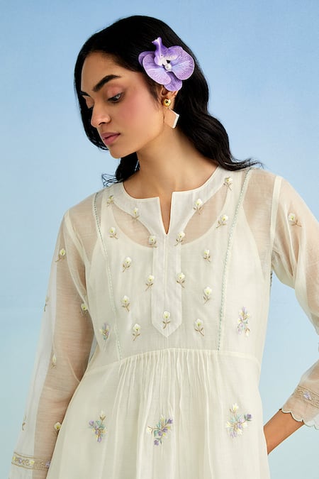 Anantaa By Roohi Ivory Chanderi Embroidery Keyhole Neck Kurta Set With Lilac Dupatta at Aza Fashions Anantaa By Roohi_Ivory Chanderi Embroidery Keyhole Neck Kurta Set With Lilac Dupatta _at_Aza_Fashions