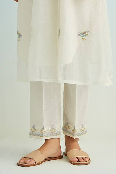 Buy Anantaa By Roohi Ivory Chanderi Embroidery Keyhole Neck Kurta Set With Lilac Dupatta Buy_Anantaa By Roohi_Ivory Chanderi Embroidery Keyhole Neck Kurta Set With Lilac Dupatta