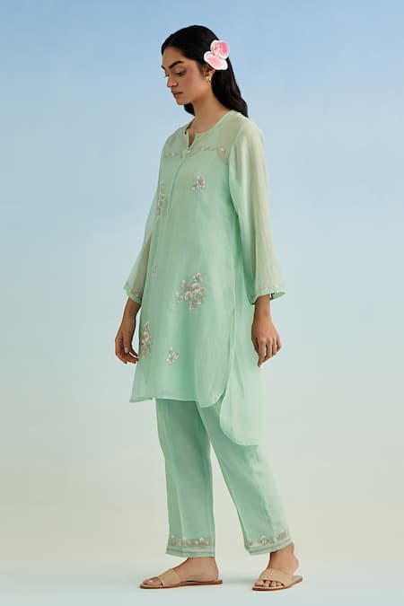 Anantaa By Roohi_Green Chanderi Embroidery Round Neck Mul Kurta Set With Pink Dupatta _Online_at_Aza_Fashions
