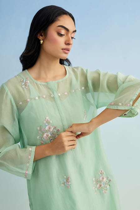 Anantaa By Roohi_Green Chanderi Embroidery Round Neck Mul Kurta Set With Pink Dupatta _at_Aza_Fashions