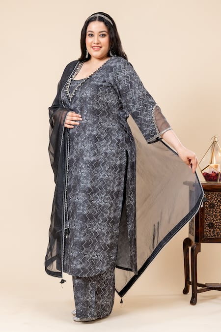 Mamicha_Black Polyester Embroidery V-neck Kurta Pant Set_at_Aza_Fashions