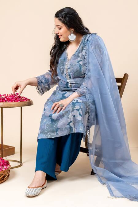 Shop Mamicha Blue Chiffon Beads, Embroidery Split V-neck Midnight Floral Kurta Set Shop_Mamicha_Blue Chiffon Beads, Embroidery Split V-neck Midnight Floral Kurta Set