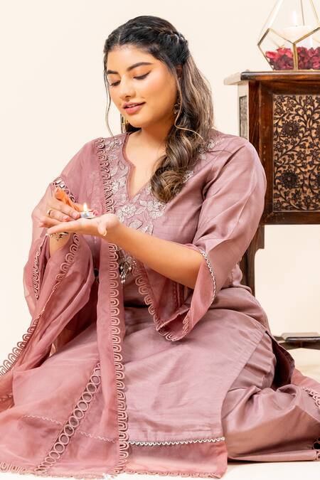 Mamicha Pink Crepe Embroidery, Beads V-neck Salmon Kurta Set at Aza Fashions Mamicha_Pink Crepe Embroidery, Beads V-neck Salmon Kurta Set_at_Aza_Fashions