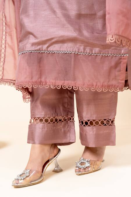 Buy Mamicha Pink Crepe Embroidery, Beads V-neck Salmon Kurta Set Buy_Mamicha_Pink Crepe Embroidery, Beads V-neck Salmon Kurta Set