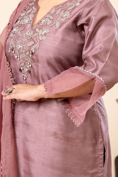 Shop Mamicha Pink Crepe Embroidery, Beads V-neck Salmon Kurta Set Shop_Mamicha_Pink Crepe Embroidery, Beads V-neck Salmon Kurta Set