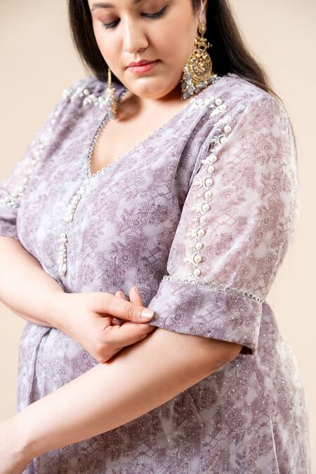 Mamicha_Pink Chiffon Pearls, Embroidery V-neck Salmon Designer Kurta Pant Set_Online_at_Aza_Fashions