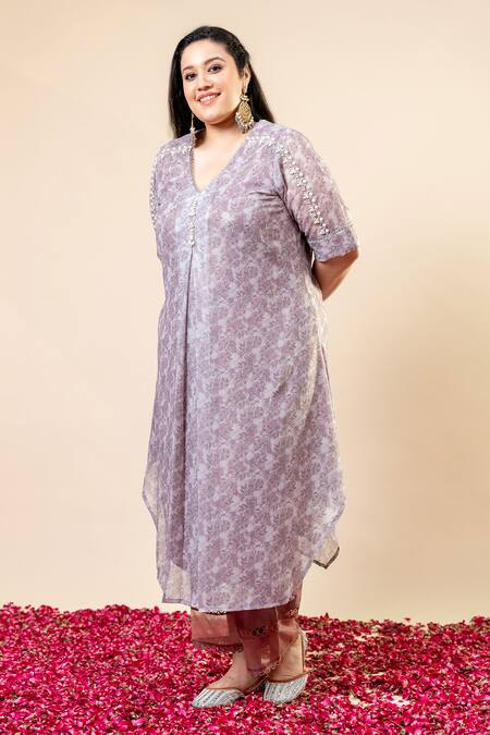 Shop_Mamicha_Pink Chiffon Pearls, Embroidery V-neck Salmon Designer Kurta Pant Set