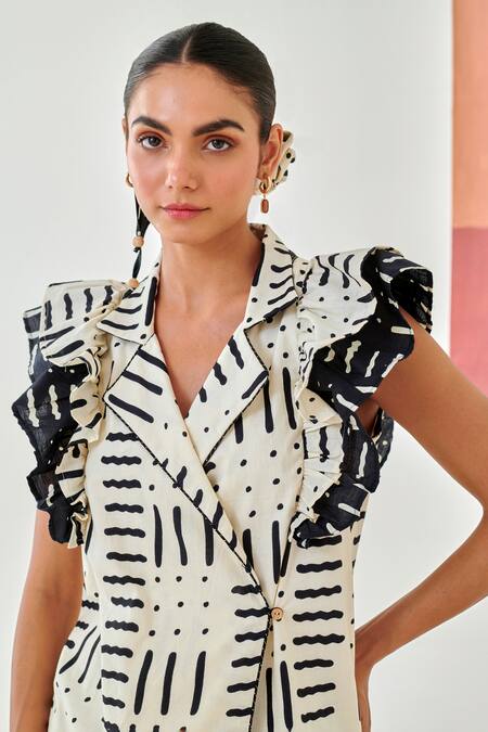 Buy_Moontara_White Cotton Patchwork V-neck Ruffled Jacket And Black Pants Set 