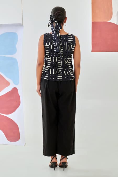 Moontara Printed Wrap Top & Black Floral Pants 